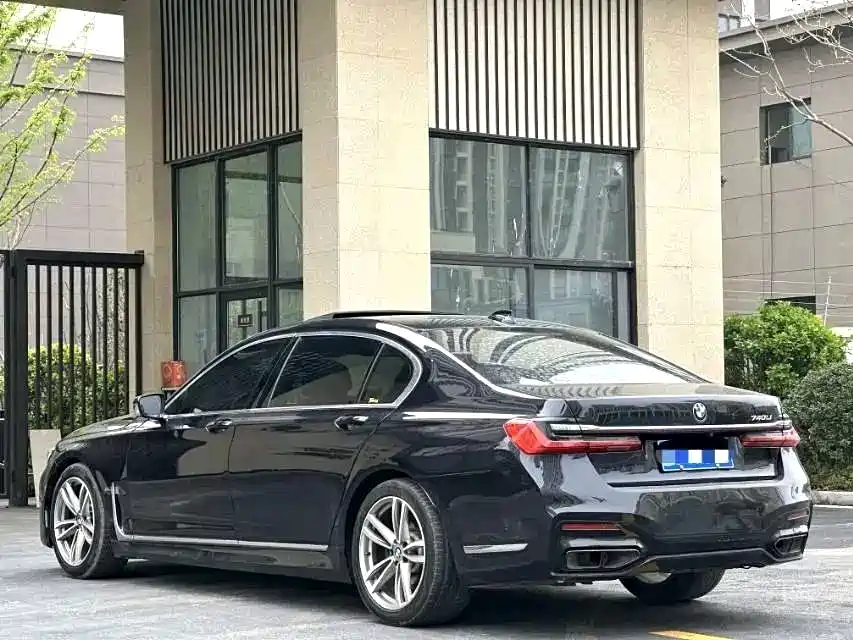 BMW 7 Series — миниатюра 7
