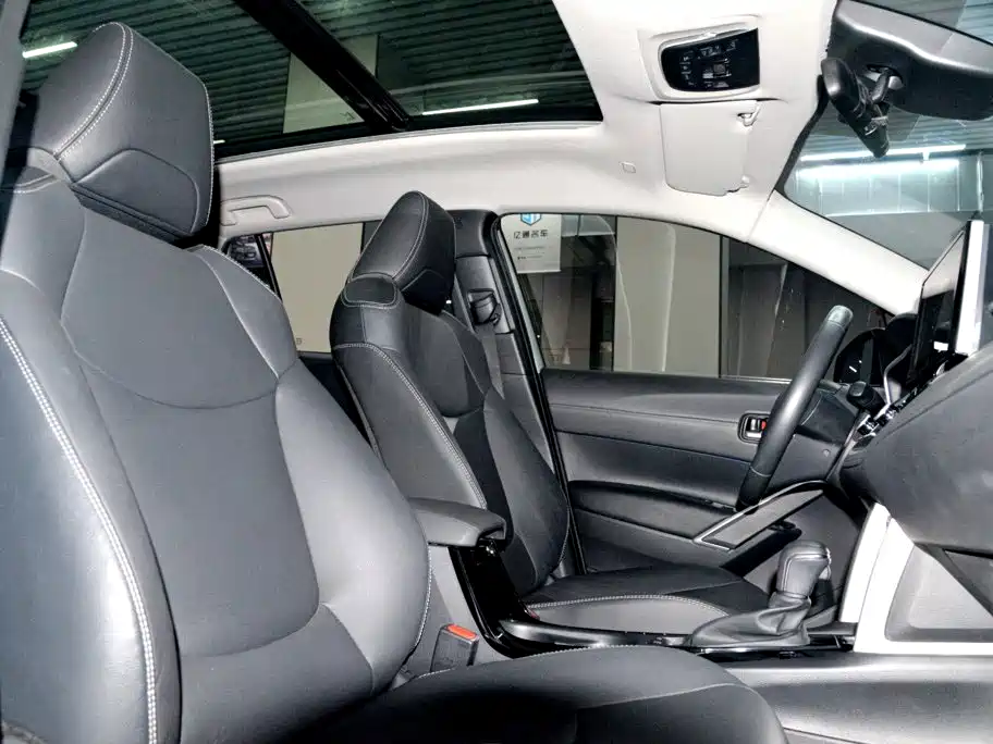 Toyota Corolla Cross — миниатюра 17