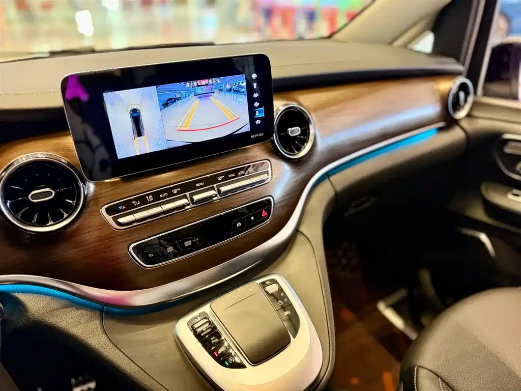 MERCEDES-BENZ V CLASS