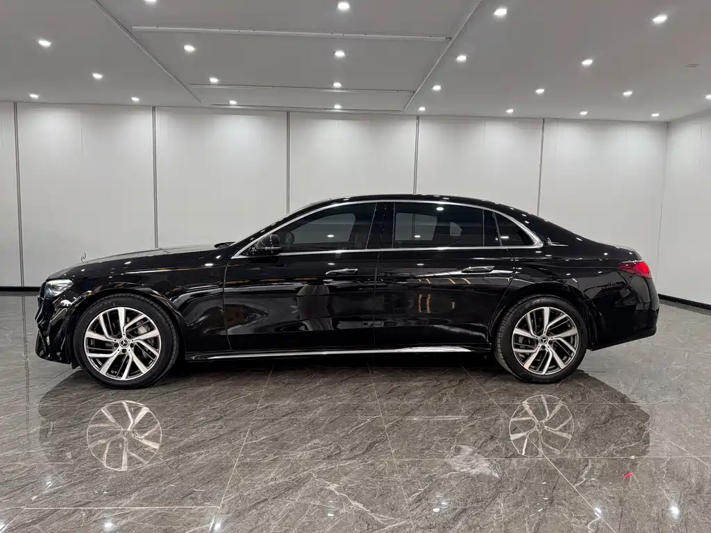 Mercedes-Benz E-Class — миниатюра 7