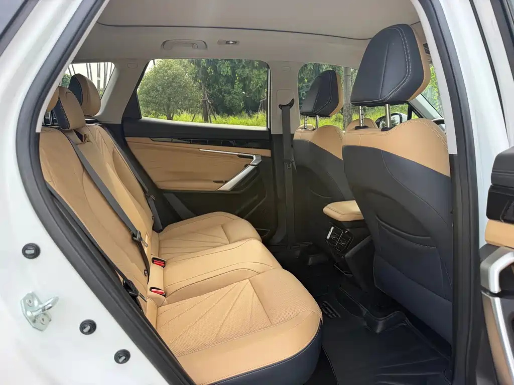 Geely Boyue L — миниатюра 25