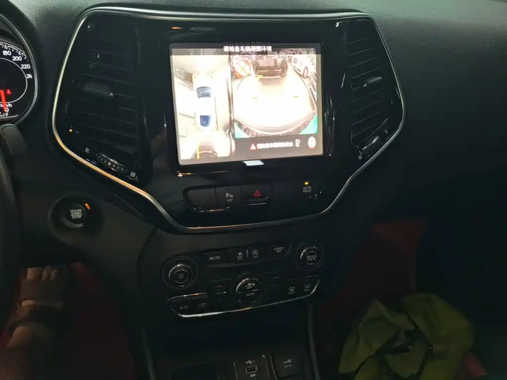 Jeep Cherokee — миниатюра 13