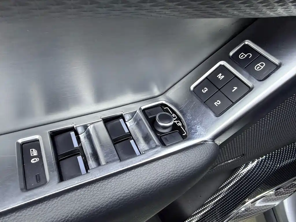 Land Rover Velar — миниатюра 27