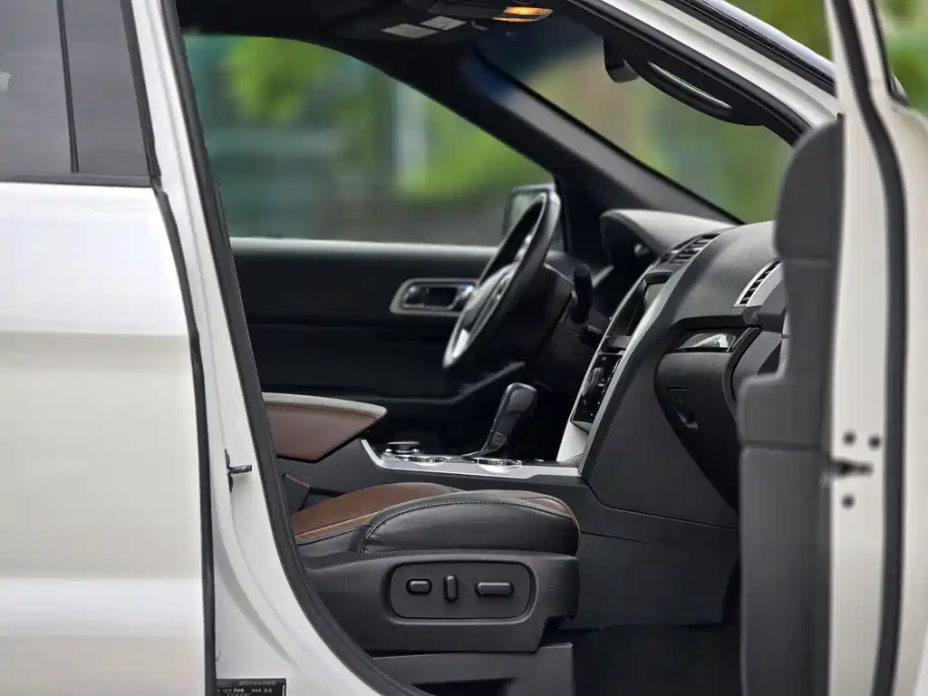 Ford Explorer (Import) — миниатюра 13