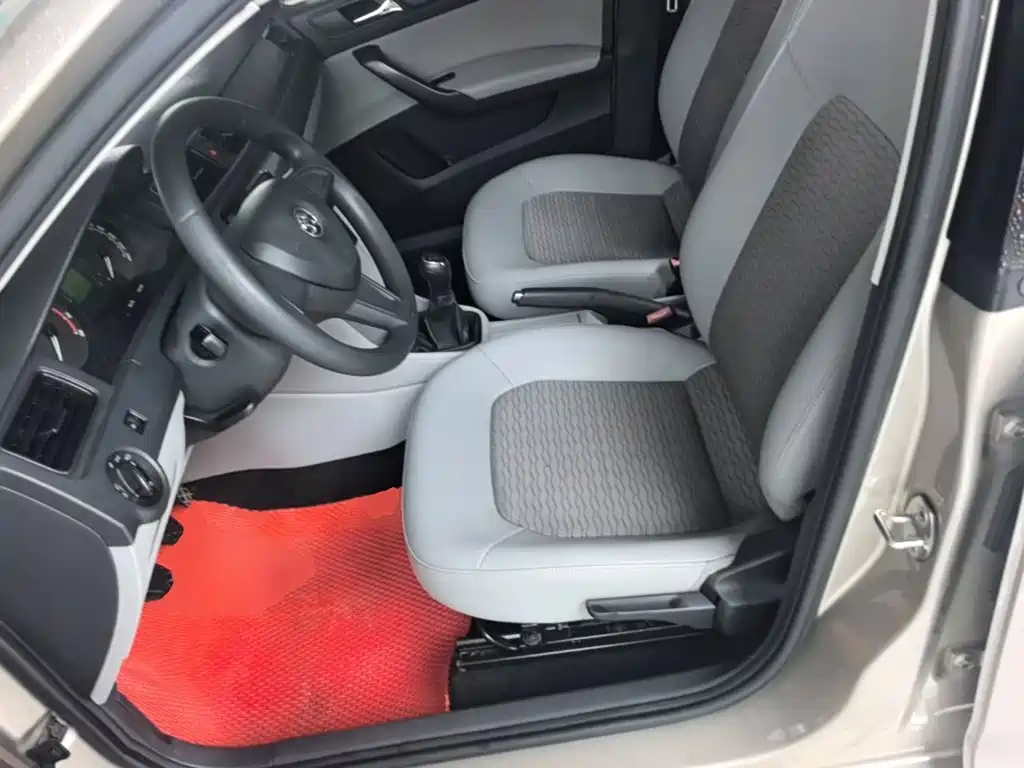 Skoda Rapid — миниатюра 15
