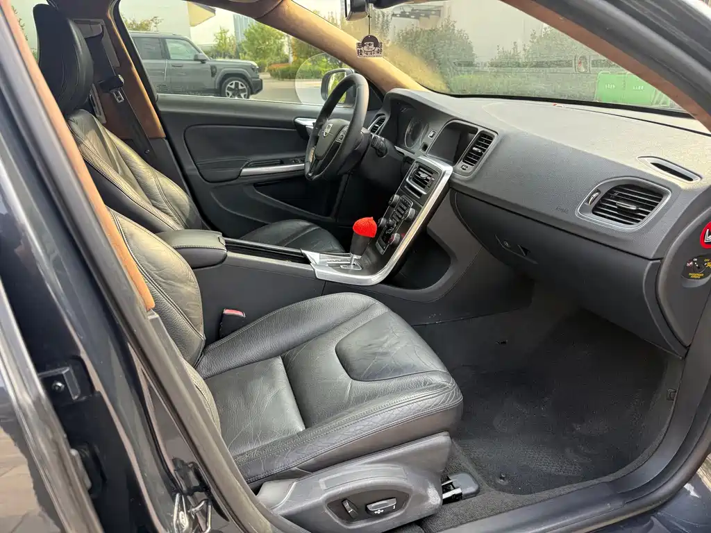 Volvo S60 (Import) — миниатюра 12