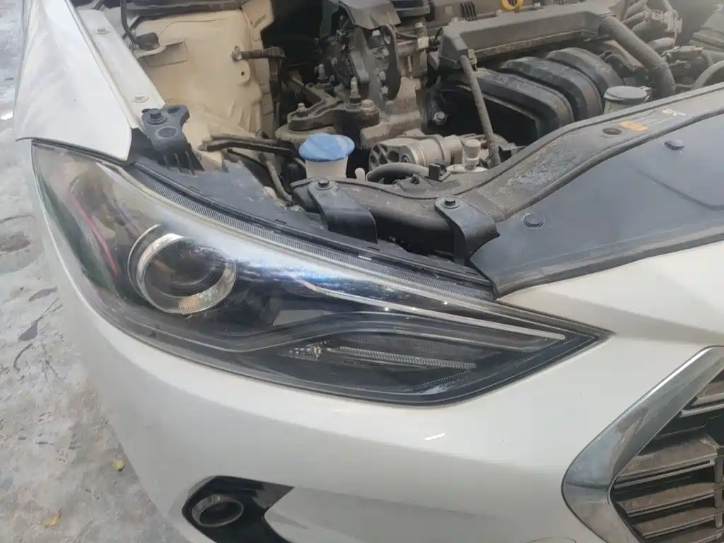 Hyundai Elantra — миниатюра 7