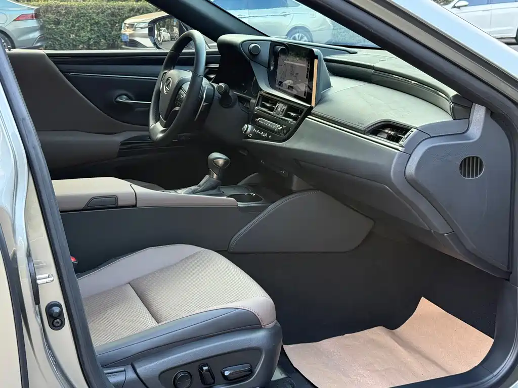 Lexus ES — миниатюра 7