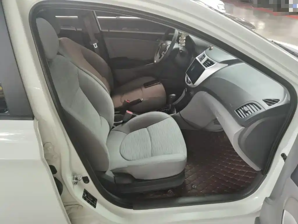 Hyundai Verna — миниатюра 25
