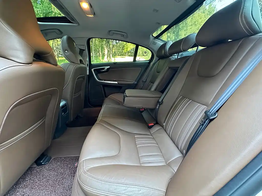 Volvo S60 PHEV — миниатюра 11