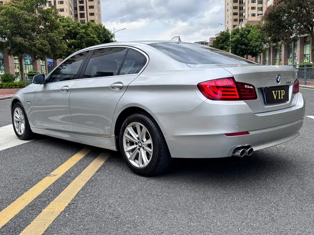 BMW 5 Series — миниатюра 8