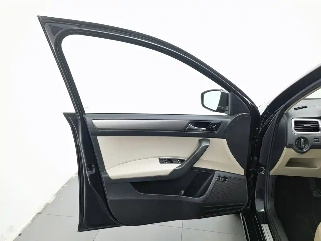Volkswagen Santana — миниатюра 8