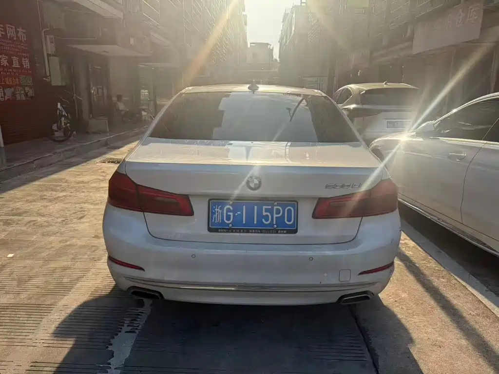 BMW 5 Series — миниатюра 5