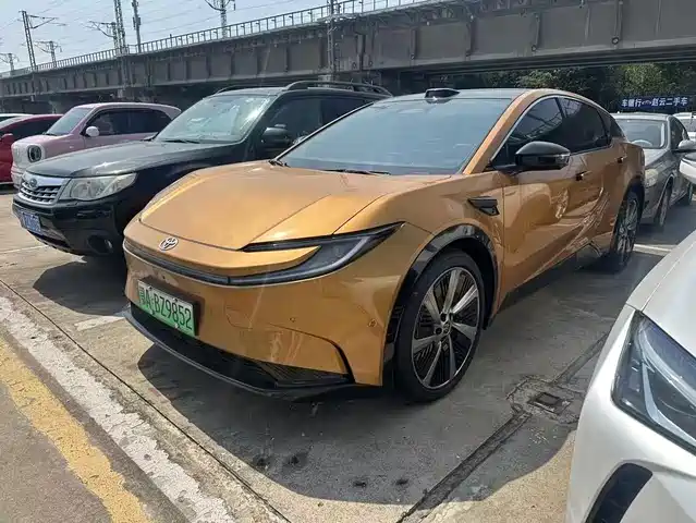 Toyota bZ5