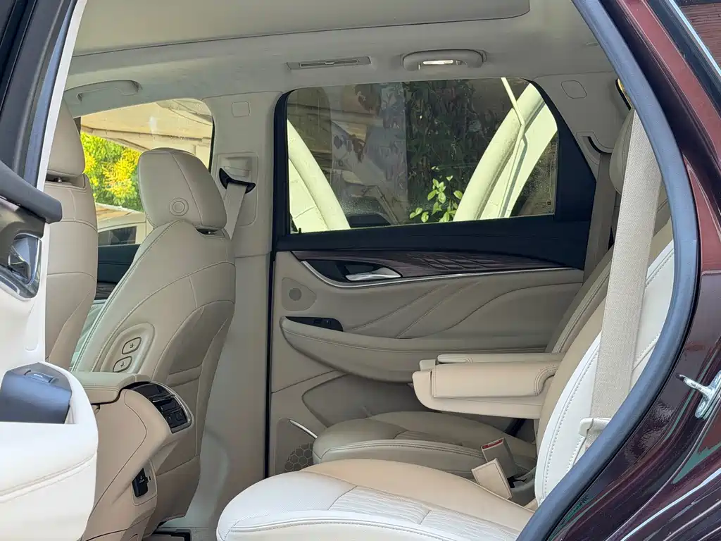 Buick Enclave — миниатюра 13