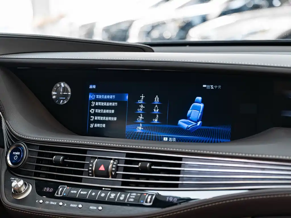 Lexus LS — миниатюра 16