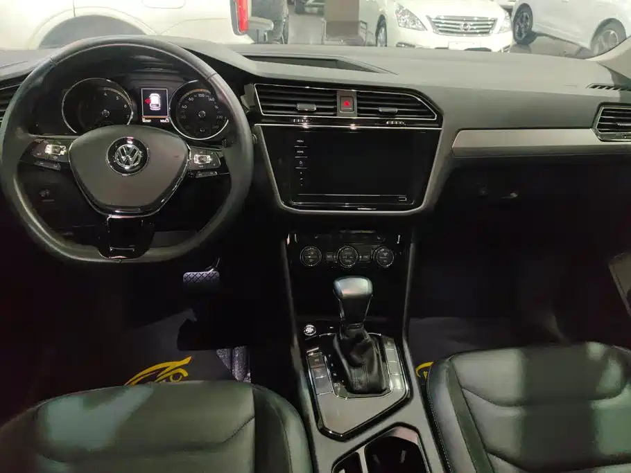 Volkswagen Tiguan L — миниатюра 12