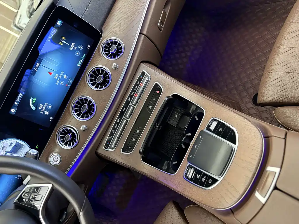 Mercedes-Benz E-Class — миниатюра 11