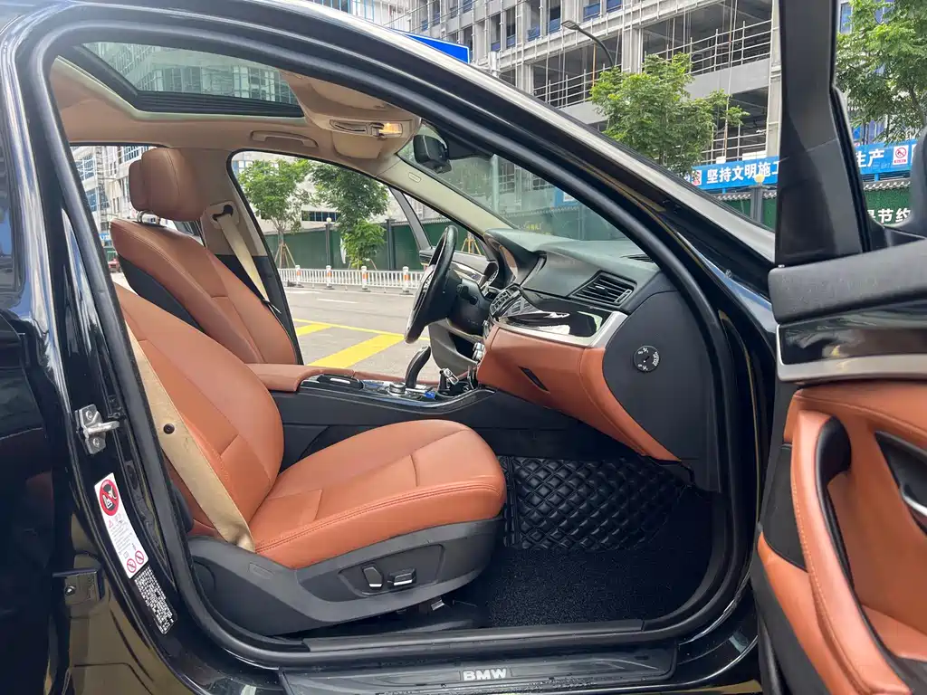 BMW 5 Series — миниатюра 13