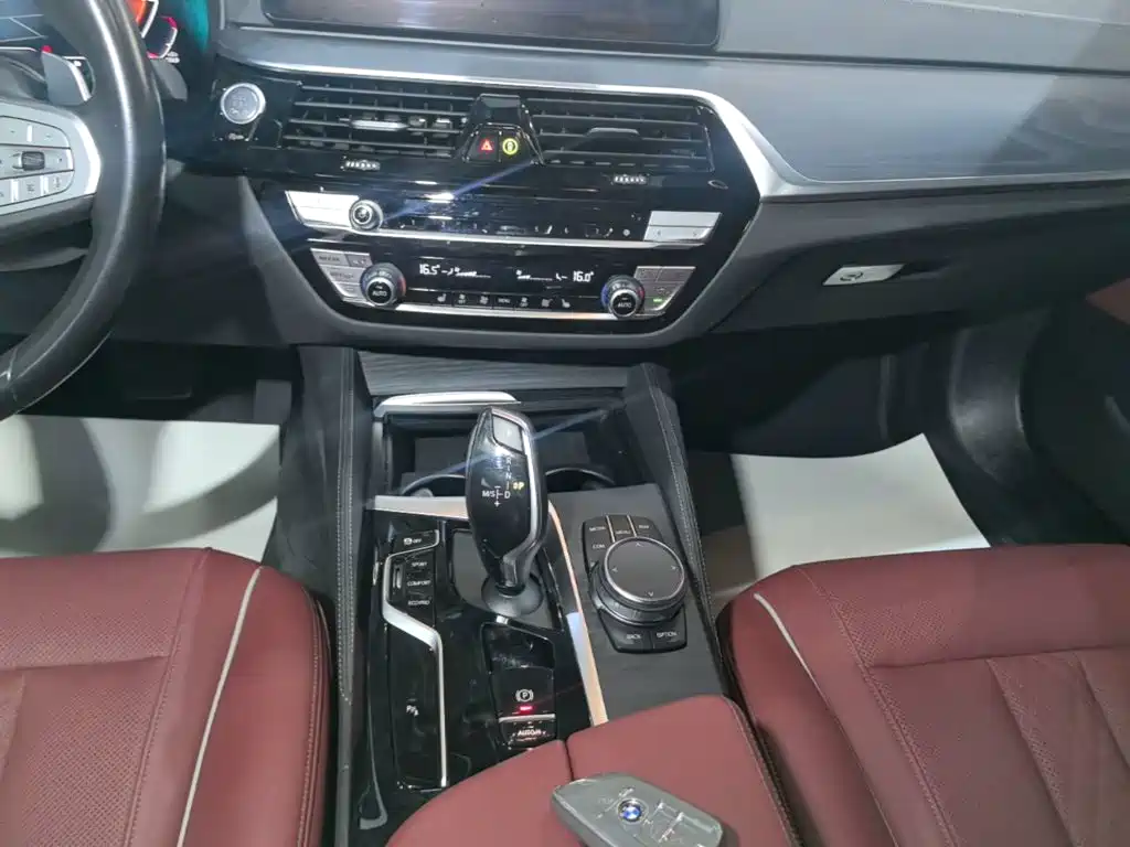 BMW 5 Series — миниатюра 14