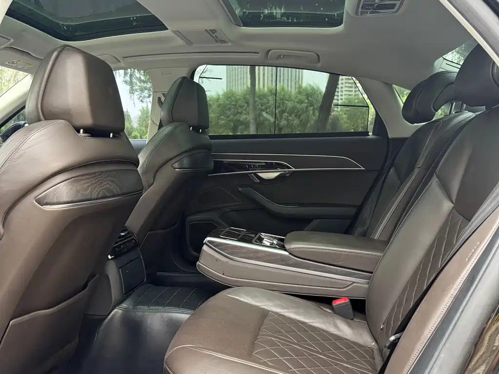 Audi A8 — миниатюра 6