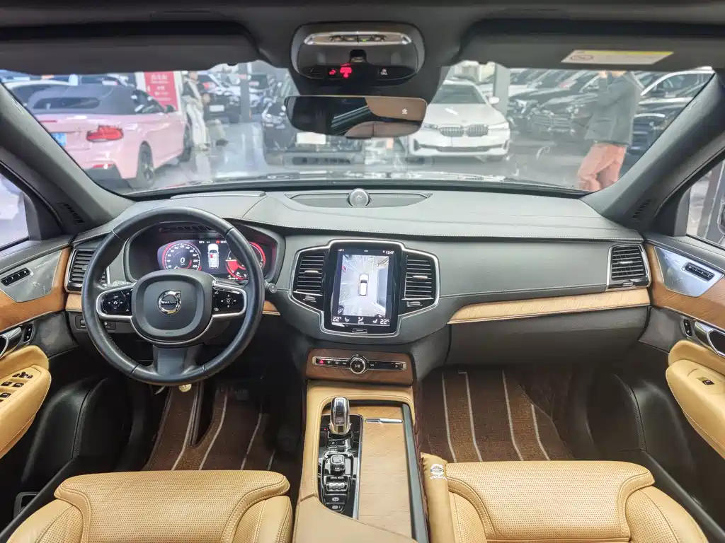 VOLVO XC90 PLUG IN HYBRID