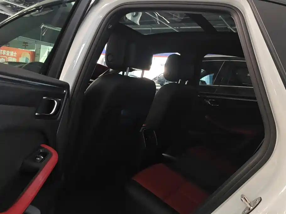Porsche Macan — миниатюра 11