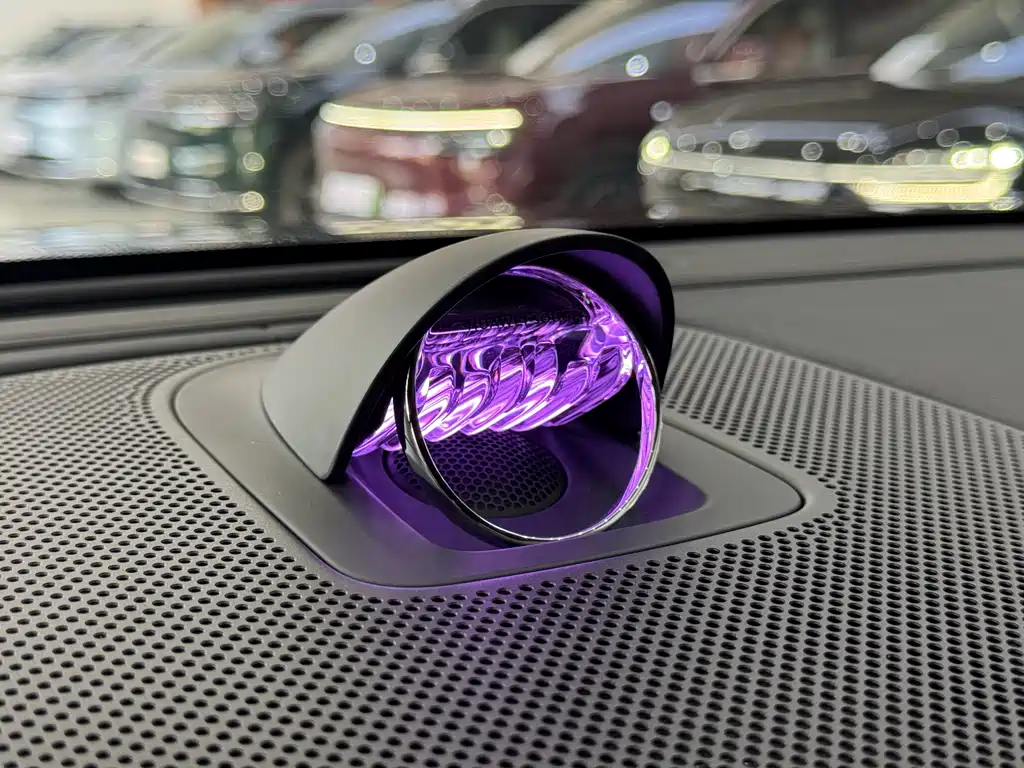 AITO ASK THE WORLD M8