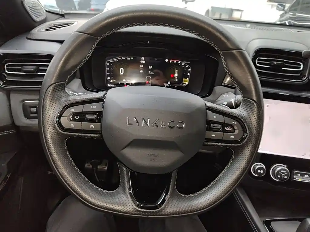 Lynk & Co 03 — миниатюра 11