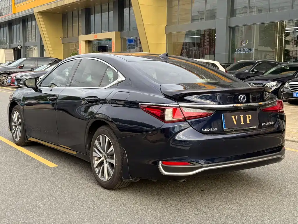 Lexus ES — миниатюра 9