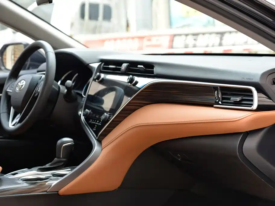 Toyota Camry — миниатюра 13