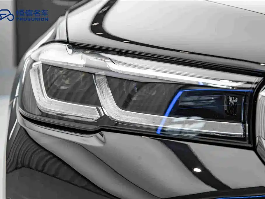 BMW 5 Series — миниатюра 10