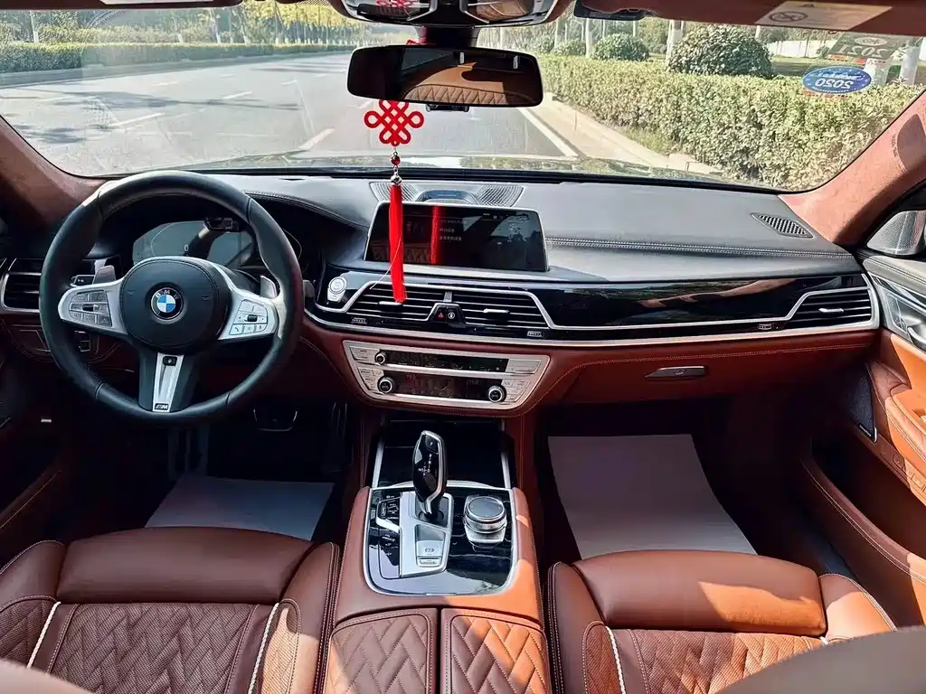 BMW 7 Series — миниатюра 6