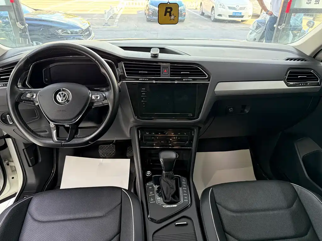 Volkswagen Tiguan L PHEV — миниатюра 7
