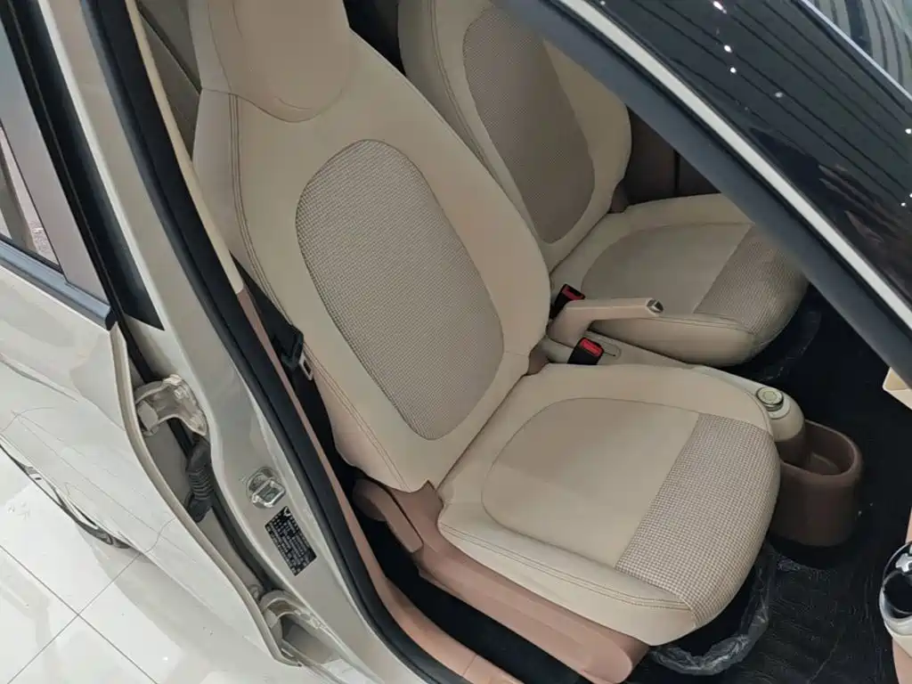Wuling MINIEV — миниатюра 25