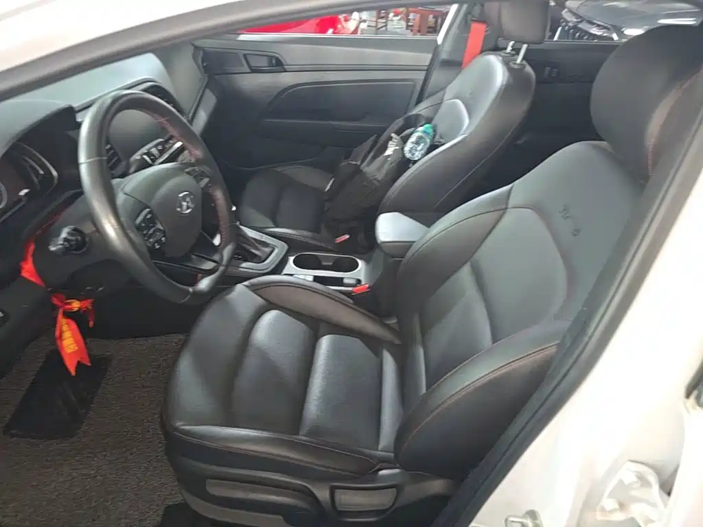 Hyundai Elantra — миниатюра 15