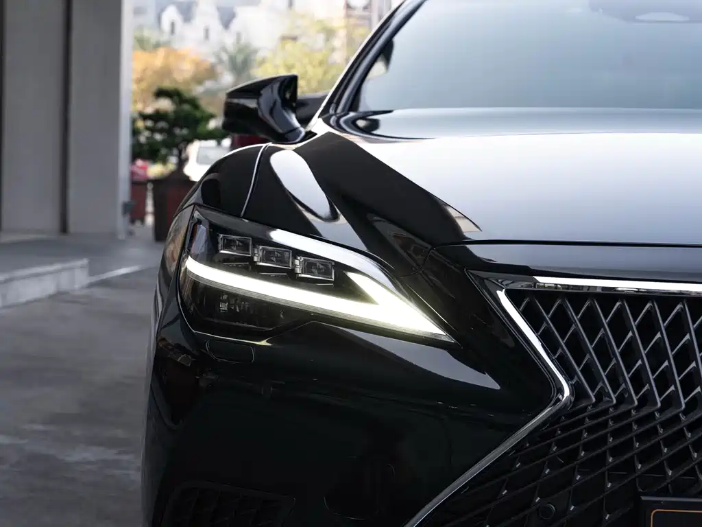 Lexus LS — миниатюра 6