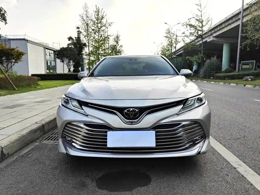 Toyota Camry — миниатюра 2