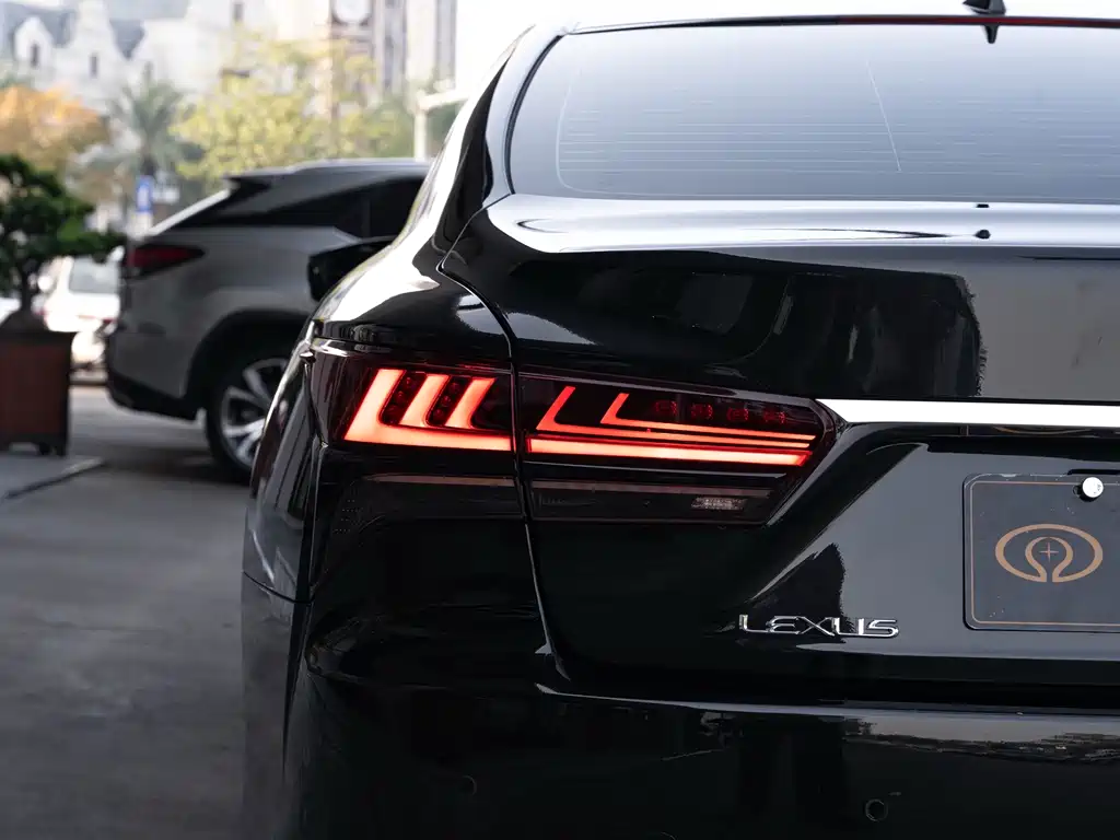 Lexus LS — миниатюра 7