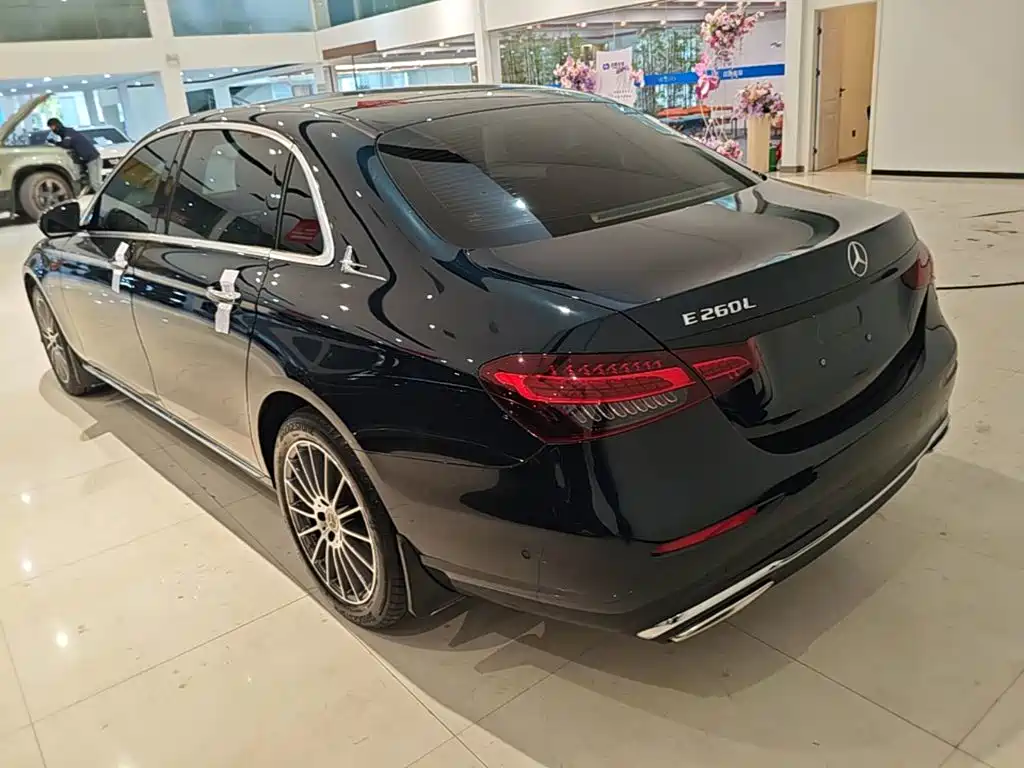 Mercedes-Benz E-Class — миниатюра 5