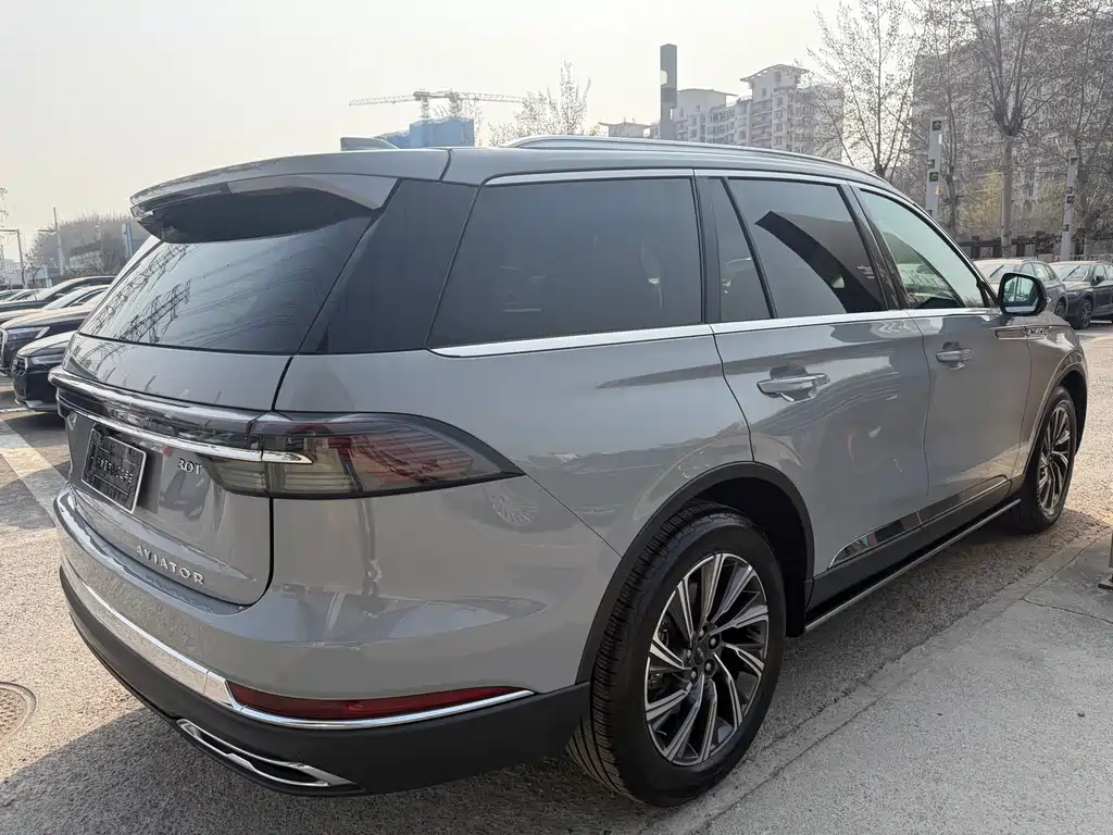 Lincoln Aviator 2024 3.0T V6 мест
