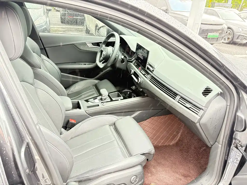 Audi A4L 2023 40 TFSI Luxury