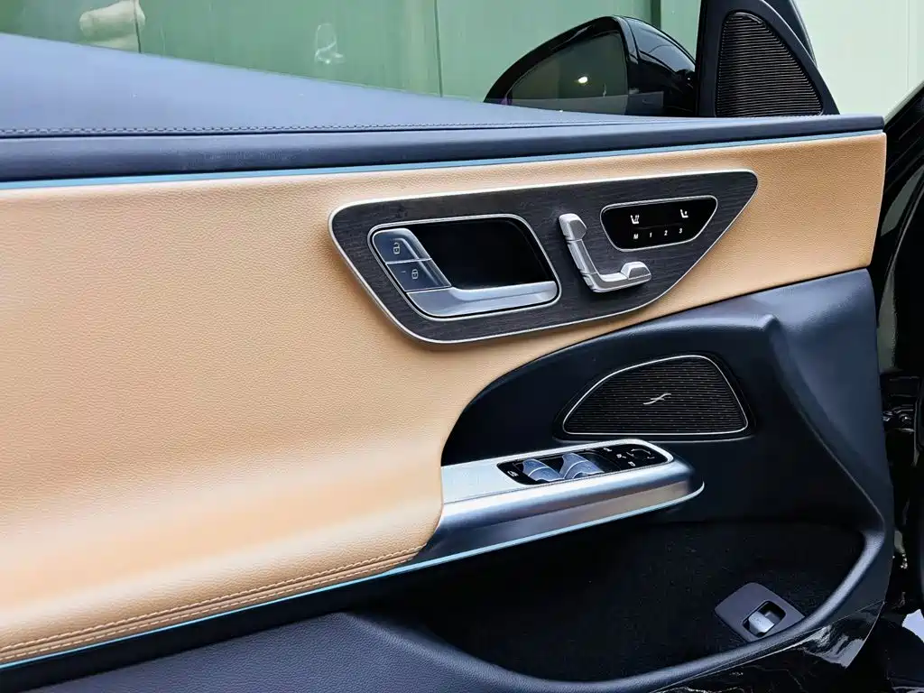 Mercedes-Benz E-Class — миниатюра 11