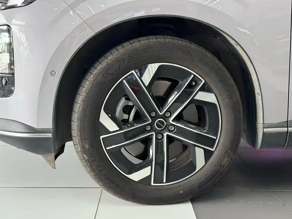 Volvo XC70 PHEV — миниатюра 10
