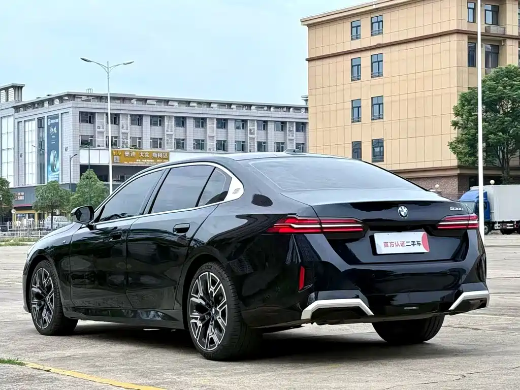 BMW 5 Series — миниатюра 7