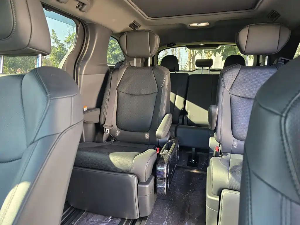 Toyota Granvia — миниатюра 31