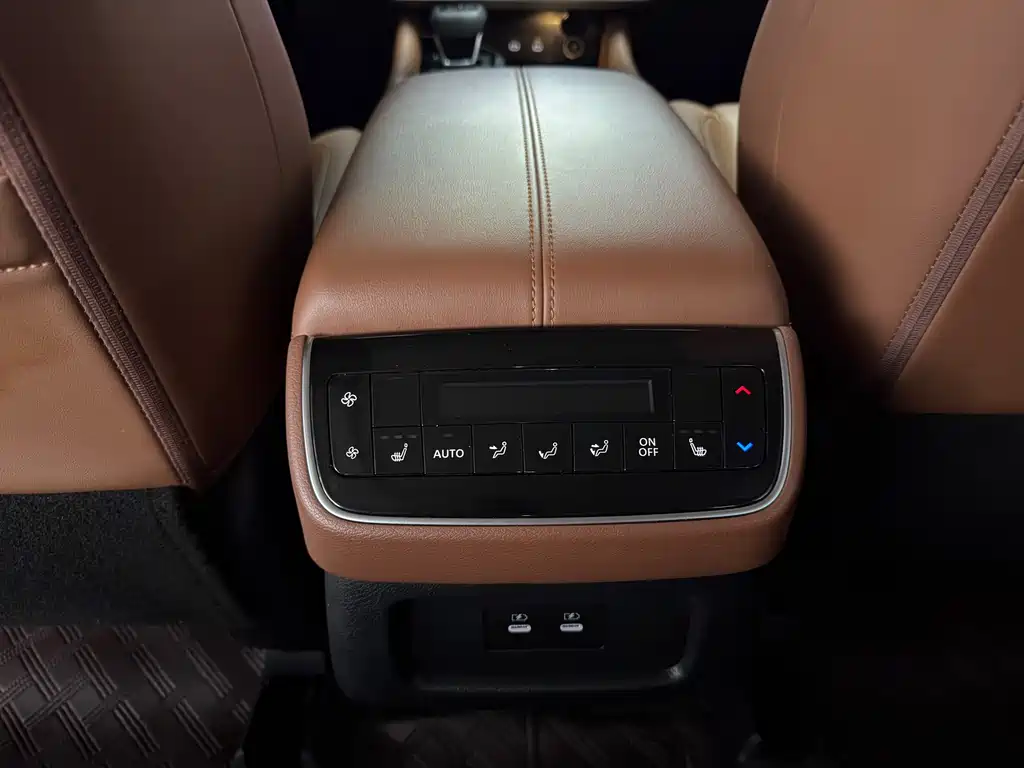 NISSAN EXPLORING THE LAND