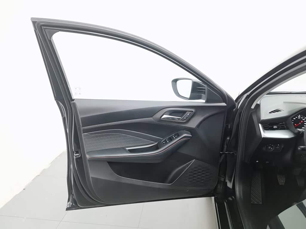 MG MG5 1.5 л 2023 г. Чёрный, пробег 13600 км