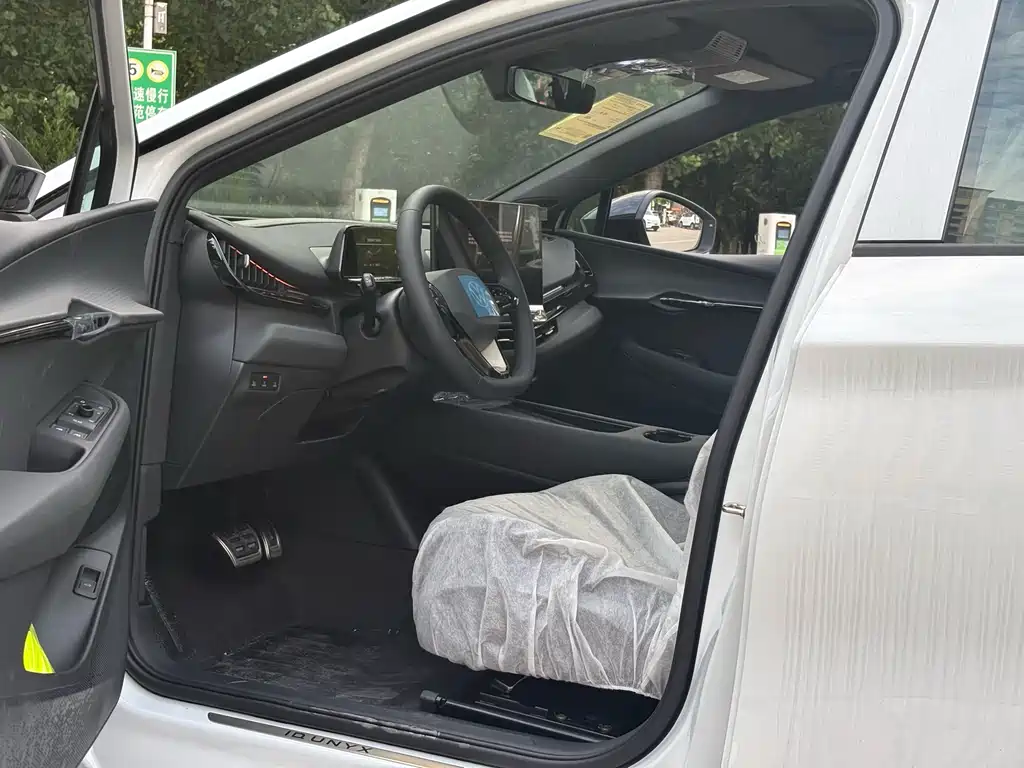Volkswagen 06 2025 Pure
