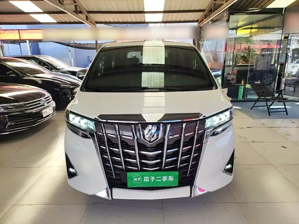 Toyota Alphard — миниатюра 3